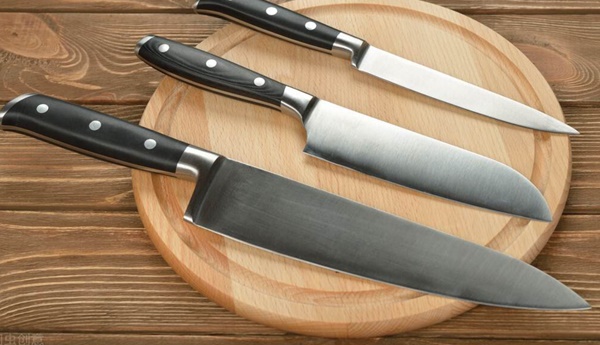 Bôi kem đánh răng vào dao làm bếp không ngờ lại có công dụng mạnh đến vậy, nhà nào cũng cần-6