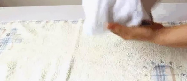 Quần áo lâu khô trong mùa mưa rét, chỉ cần lấy chai nhựa làm theo cách này, quả là có tác dụng tuyệt vời-2