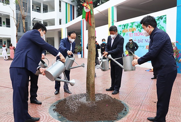 Chủ tịch HĐND TP Nguyễn Ngọc Tuấn dự lễ phát động Tết trồng cây tại quận Đống Đa-1