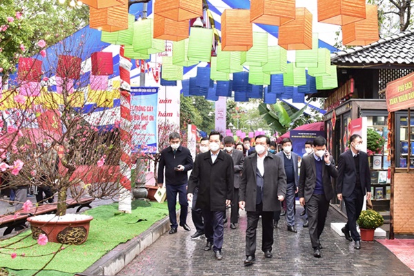 Bí thư Thành ủy Đinh Tiến Dũng dự phát động Tết trồng cây tại quận Hoàn Kiếm-3