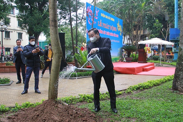 Chủ tịch UBND TP Chu Ngọc Anh dự lễ phát động Tết trồng cây tại quận Hai Bà Trưng-1