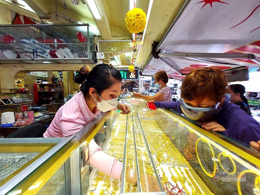 Đón vía Thần Tài, suốt 10 năm dậy sớm đi 50 km mua vàng cầu may-1