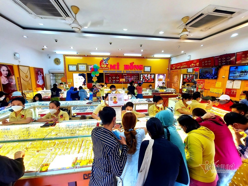 Đón vía Thần Tài, suốt 10 năm dậy sớm đi 50 km mua vàng cầu may-4