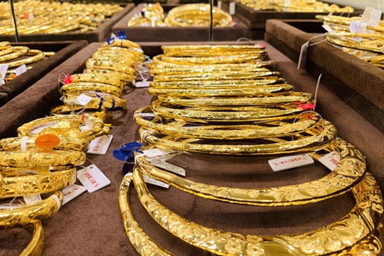 Giá vàng hôm nay 9/2: Cú giảm sâu bất ngờ, 1 ngày bay mất 1 triệu