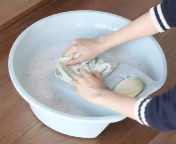 Giữa bột giặt và nước giặt cái nào tốt hơn?-1