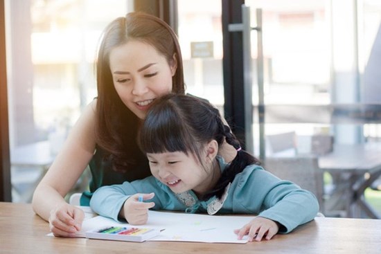 10 đứa trẻ có THÀNH TÍCH học tập đứng đầu lớp đều được cha mẹ nói những câu 