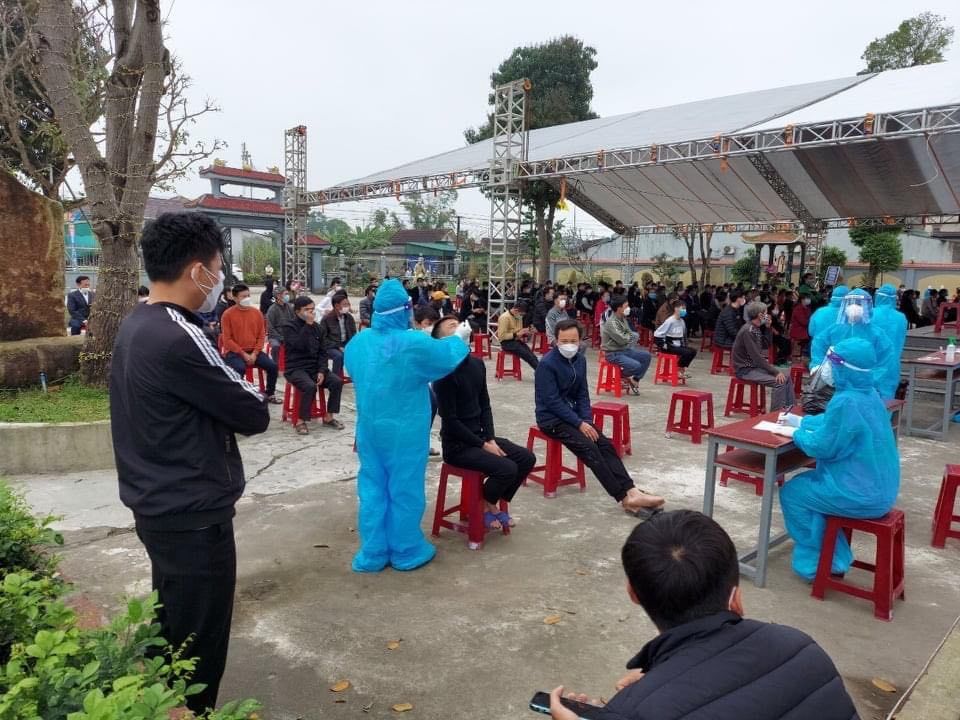 Gần 400 thầy trò mắc Covid-19, hàng chục nghìn học sinh dừng đến trường-1