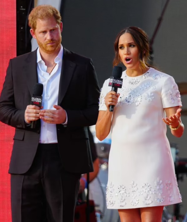 Vương hậu mới lần đầu xuất hiện, nhận về phản ứng không ngờ của dư luận, nhà Meghan là bết bát nhất-2