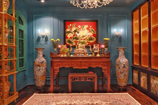 4 mẫu bàn thờ đúng lễ nghi, chuẩn phong thuỷ khiến dân tình trầm trồ: Bày biện khéo hết phần thiên hạ, bảo sao gia chủ đắc sai tài lộc-10