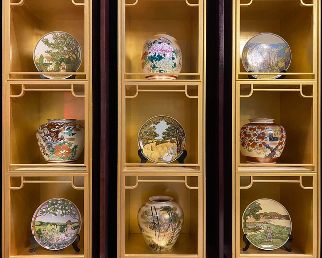 4 mẫu bàn thờ đúng lễ nghi, chuẩn phong thuỷ khiến dân tình trầm trồ: Bày biện khéo hết phần thiên hạ, bảo sao gia chủ đắc sai tài lộc-13