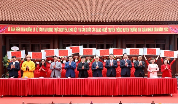 Chủ tịch HĐND TP Nguyễn Ngọc Tuấn dự lễ khai bút và tôn vinh sản xuất các làng nghề truyền thống huyện Thường Tín-1