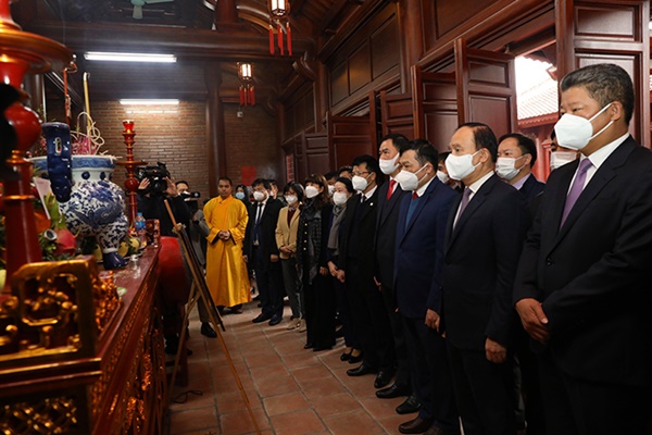 Chủ tịch HĐND TP Nguyễn Ngọc Tuấn dự lễ khai bút và tôn vinh sản xuất các làng nghề truyền thống huyện Thường Tín-2