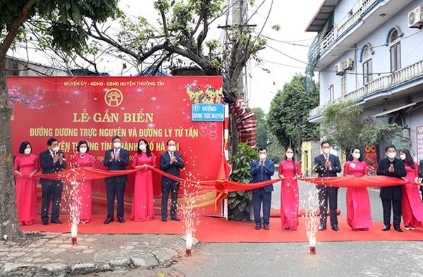 Chủ tịch HĐND TP Nguyễn Ngọc Tuấn dự lễ khai bút và tôn vinh sản xuất các làng nghề truyền thống huyện Thường Tín-3