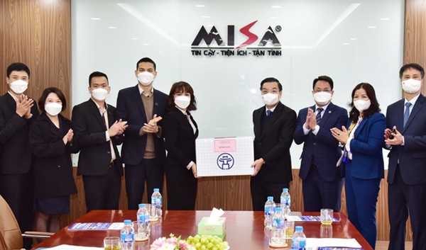 Chủ tịch UBND Thành phố Chu Ngọc Anh thăm, động viên sản xuất đầu năm-1