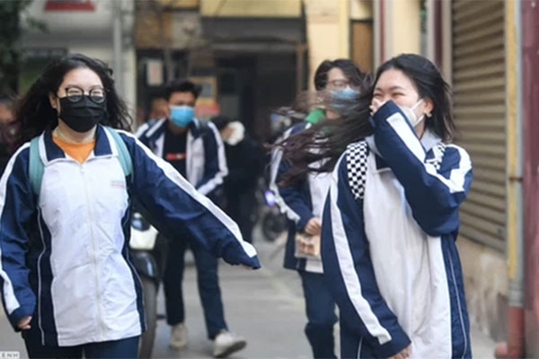 Hà Nội: Vừa đến lớp học trực tiếp học sinh phải quay về vì có F0-2
