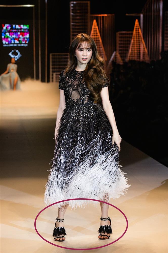 Ngọc Trinh nhìn khác lạ sau Tết, mặt đơ ra nhưng nhìn xuống phía dưới mới ngã ngửa-8