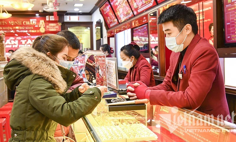 Chị bán cá ôm 150 triệu từ Điện Biên xuống Hà Nội mua vàng vía Thần Tài-1