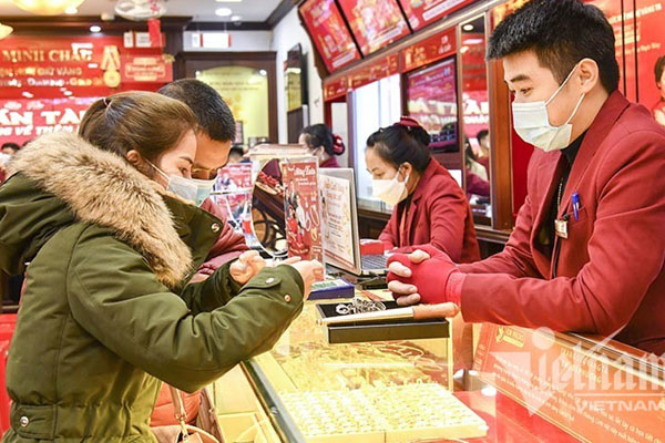 Giò chả dát vàng tiền triệu ngày vía Thần tài, ăn cả vàng để… thụ lộc-5