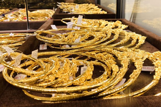 Giá vàng hôm nay 10/2: Đồng loạt tăng mạnh đón Thần Tài