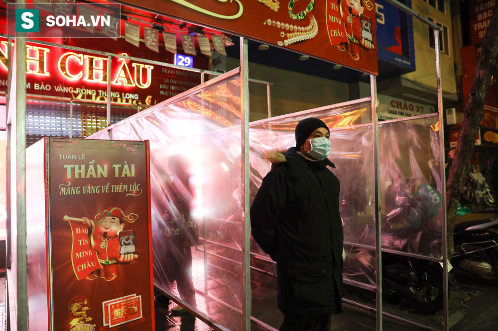 Cảnh mua vàng trái ngược tại Hà Nội - TP HCM trong ngày vía Thần tài-1