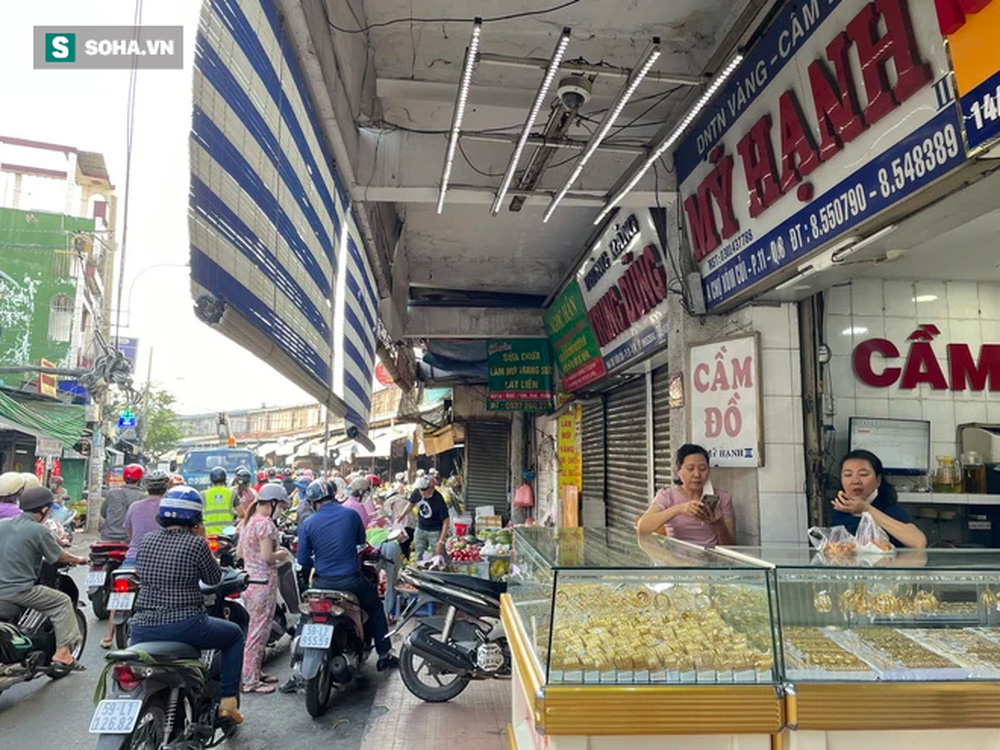 Cảnh mua vàng trái ngược tại Hà Nội - TP HCM trong ngày vía Thần tài-14