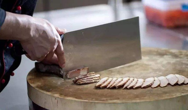 Đôi vợ chồng 46 tuổi lần lượt bị ung thư gan, bác sĩ cảnh báo: 4 món đồ trong bếp dễ giấu độc tố, cần vứt càng sớm càng tốt-4