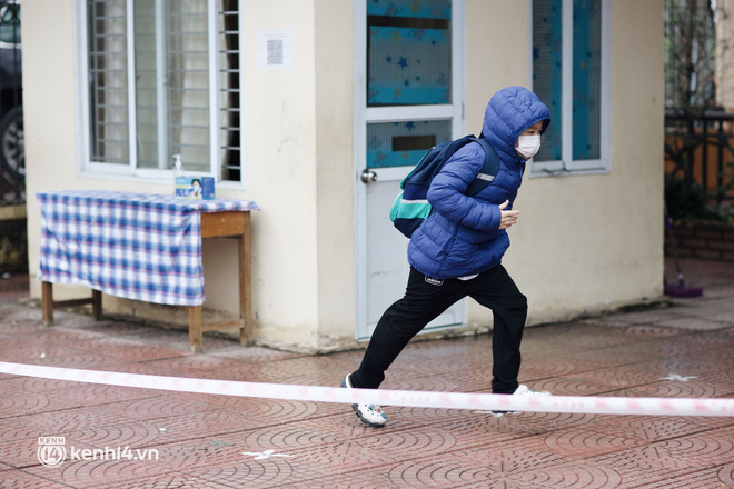 Loạt ảnh của HS Tiểu học Hà Nội sau 9 tháng mới được quay lại trường: Biểu cảm cưng xỉu,-7