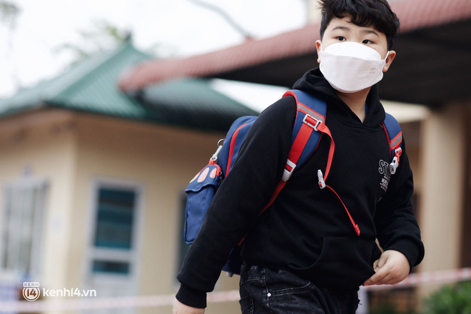 Loạt ảnh của HS Tiểu học Hà Nội sau 9 tháng mới được quay lại trường: Biểu cảm cưng xỉu,-5