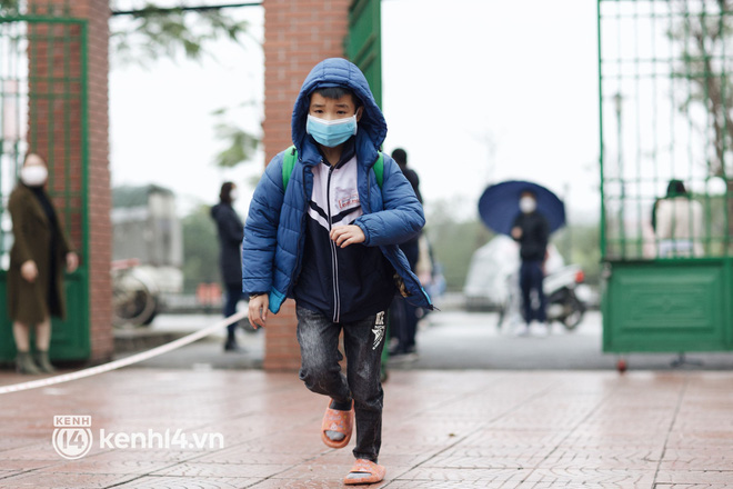 Loạt ảnh của HS Tiểu học Hà Nội sau 9 tháng mới được quay lại trường: Biểu cảm cưng xỉu,-12