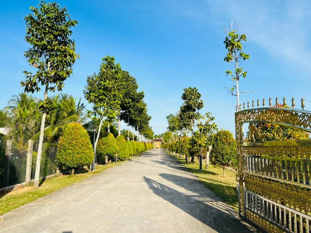 Đại gia Bạc Liêu rao bán gấp biệt phủ 200 tỷ khiến dân mạng sốc tận óc: Rộng 8,3 ha tầm cỡ khu du lịch, lối sống xa hoa không kém gì vua chúa-3