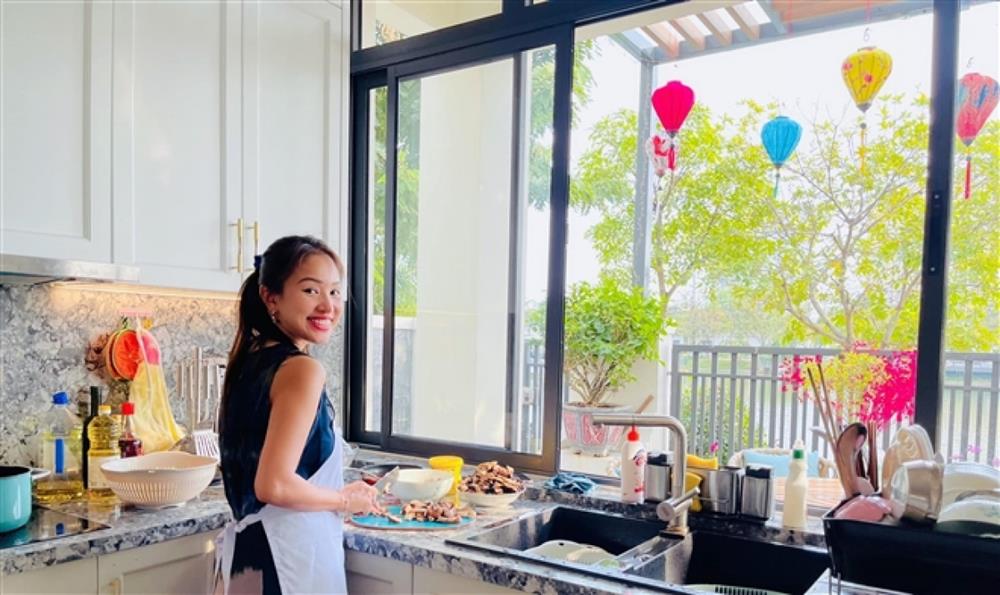 Ngắm biệt thự xa hoa của Vân Hugo tại TP.HCM-3