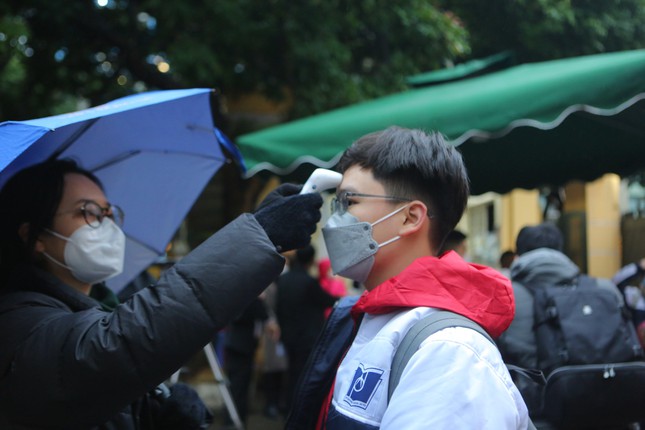 Hà Nội: Vừa đến lớp học trực tiếp học sinh phải quay về vì có F0-1