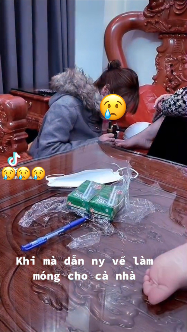 Dắt người yêu về làm nails cho cả gia đình: Người trong cuộc vui vì kiếm được 500k, người ngoài nhìn thấy kêu bỏ quách mối tình này đi!-1