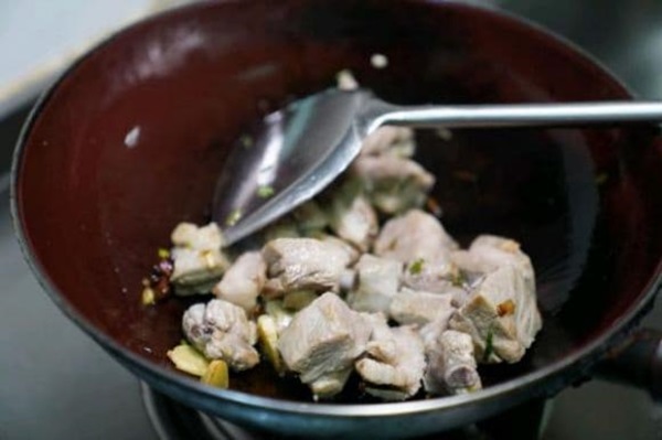 Làm sườn xào chua ngọt, nhớ cách điều chỉnh nước sốt chua ngọt, bạn hãy ghi nhớ tỉ lệ vàng 54321 - đảm bảo ngon không còn 1 miếng-6