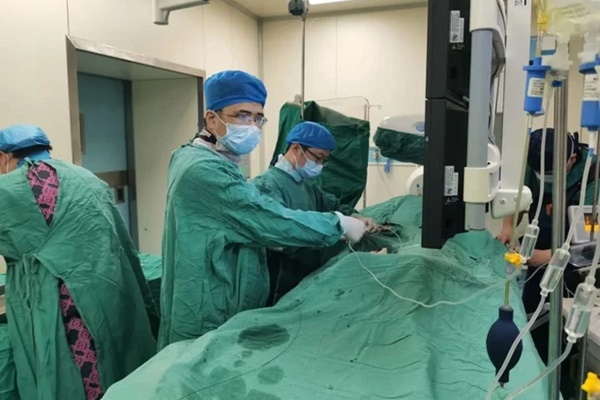 Chàng trai 20 tuổi bị nhồi máu não dù không béo phì, hút thuốc hay uống rượu, nguyên nhân xuất phát từ thói quen mà người trẻ thường làm hàng đêm-2