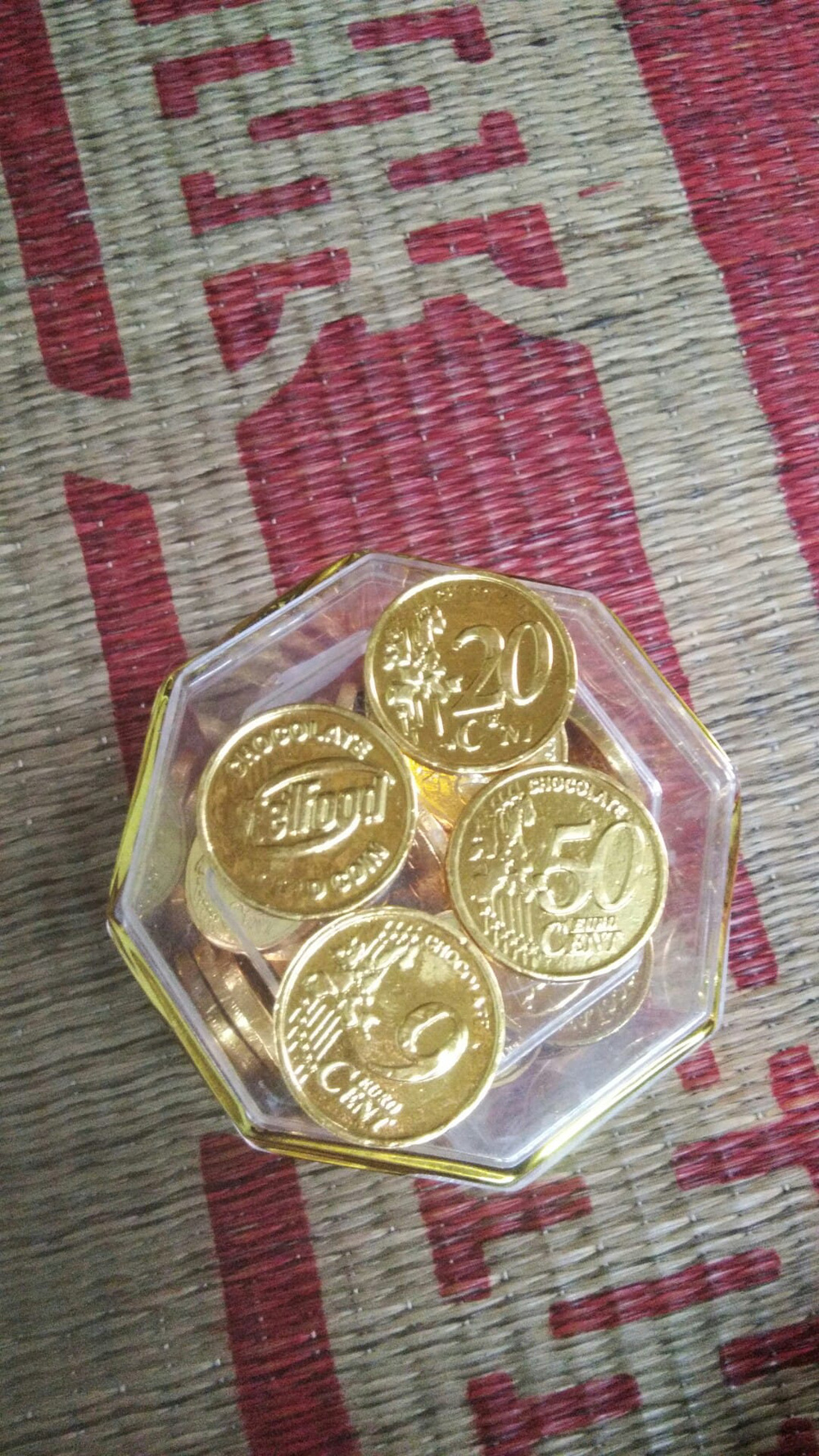 Muôn kiểu sắm vàng” ngày Thần Tài: Không biết nên để dành hay ăn luôn!-7