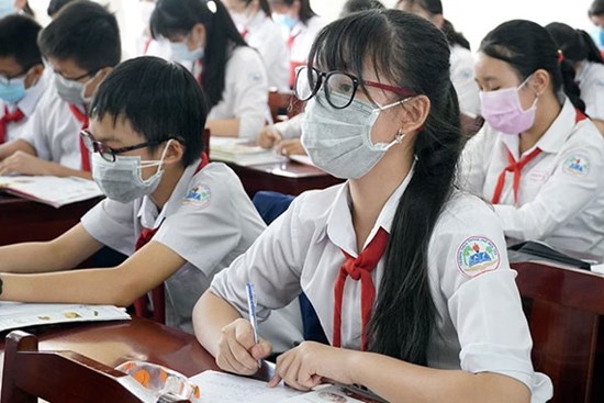 Nhiều học sinh ở Hà Nội là ca F0, vừa đi học trực tiếp đã phải quay về nhà: Phụ huynh đi làm trong thấp thỏm, nhà trường xử lý ra sao?