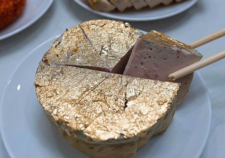 Giò chả dát vàng tiền triệu ngày vía Thần tài, ăn cả vàng để… thụ lộc-2