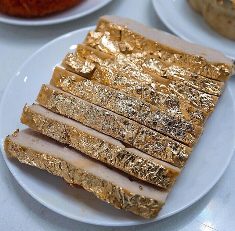 Giò chả dát vàng tiền triệu ngày vía Thần tài, ăn cả vàng để… thụ lộc-3