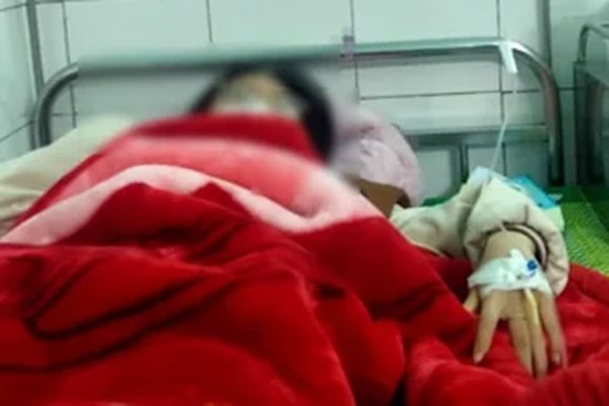 Nữ sinh lớp 8 bị bố bạn học đánh nhập viện