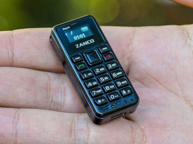 Cận cảnh chiếc điện thoại nhỏ xíu chuyên để... nhét hậu môn, nghe mục đích thâm sâu phía sau mà choáng-1