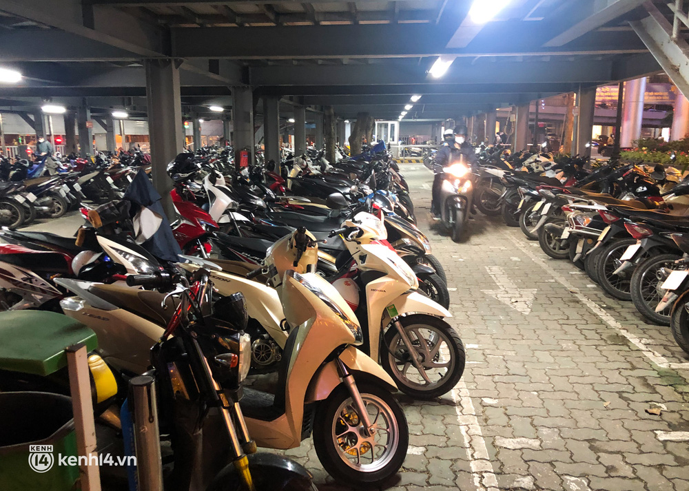 Nhiều bạn trẻ háo hức đi xem sau 9 tháng chờ đợi: Gần 1 năm rồi em mới được đến rạp nên thấy khá lạ lẫm-11