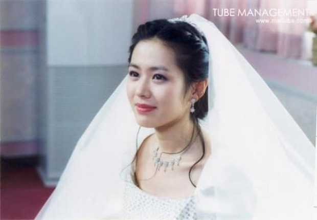 Tan chảy với loạt khoảnh khắc mặc váy cưới của Son Ye Jin, xinh thế này Hyun Bin chốt cưới vội là phải!-9