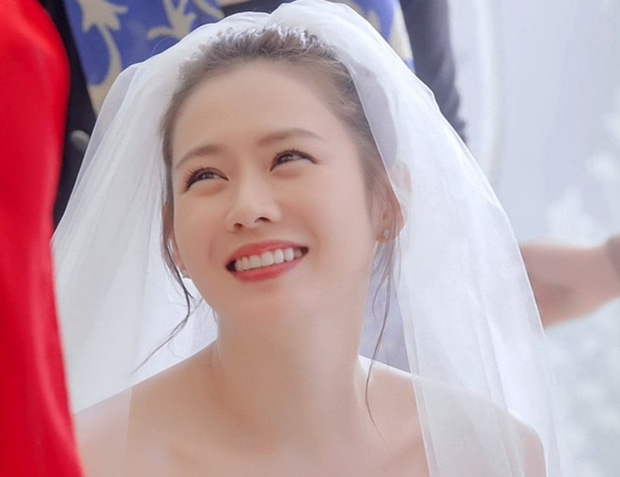 Tan chảy với loạt khoảnh khắc mặc váy cưới của Son Ye Jin, xinh thế này Hyun Bin chốt cưới vội là phải!-3
