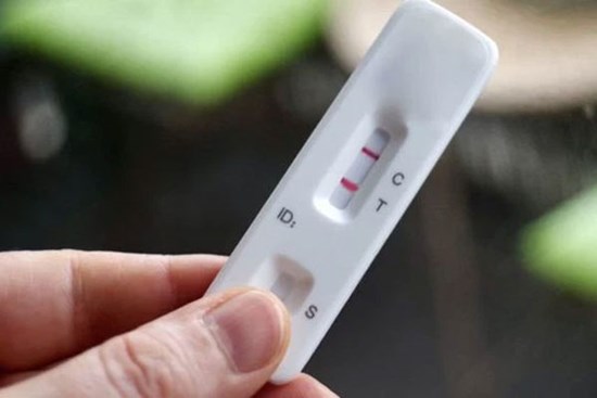 Người đàn ông xét nghiệm 78 lần trong 14 tháng mà vẫn dương tính với COVID-19, cách ly lâu tới nỗi trầm cảm nặng