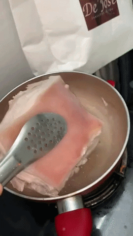 Làm thịt heo quay không cần lò nướng, giòn bì, mềm thịt, ngon hết nấc-2