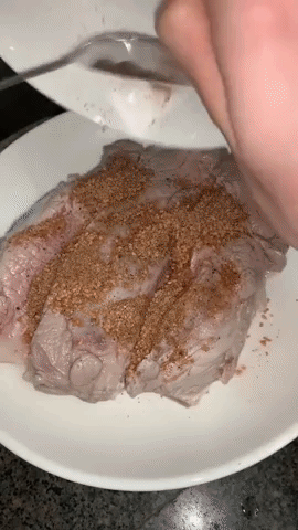 Làm thịt heo quay không cần lò nướng, giòn bì, mềm thịt, ngon hết nấc-3