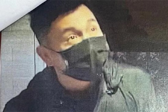 Công an Hà Nội truy tìm nam thanh niên cướp tiệm vàng ở Long Biên