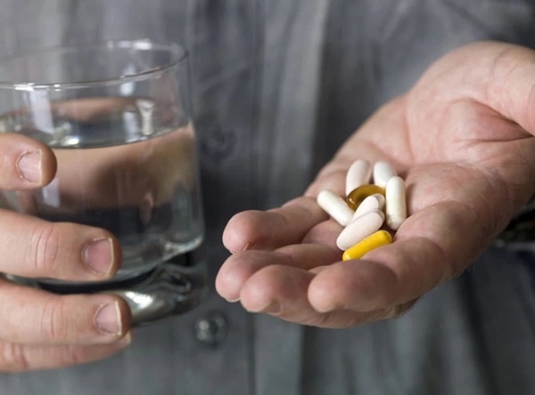 Chàng trai 22 tuổi đột nhiên ngất xỉu trong ngày đầu tiên đi làm lại, không ngờ bị liệt nửa người sau đột quỵ chỉ vì làm 2 việc-4