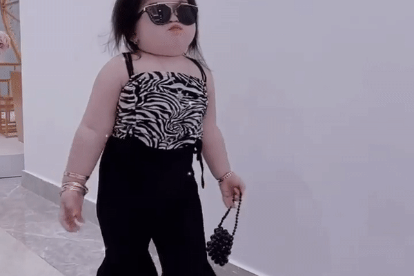 Bé gái 2 tuổi mang giày cao gót chạy như bay, hội mẹ bỉm vừa xem vừa thót tim vì sợ ngã